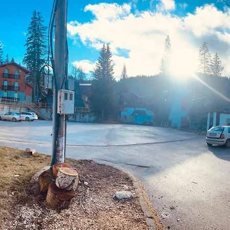 アパート Zimska Prica ヤホリナ